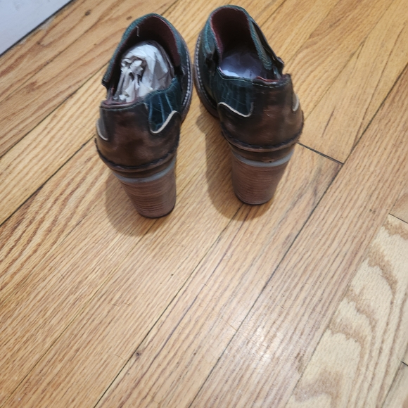 'Bellevue' Freebird by Steven Green and Brown Loafers with Vintage Charm - Picture 2 of 4